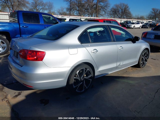 3VW2K7AJ9EM357990 Volkswagen Jetta 2.0l S