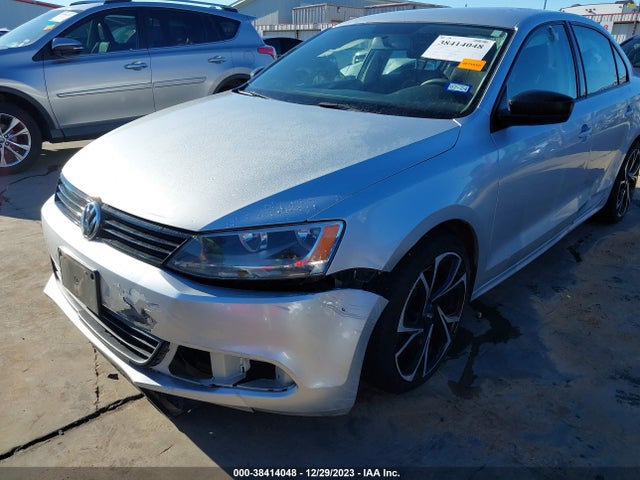 3VW2K7AJ9EM357990 Volkswagen Jetta 2.0l S