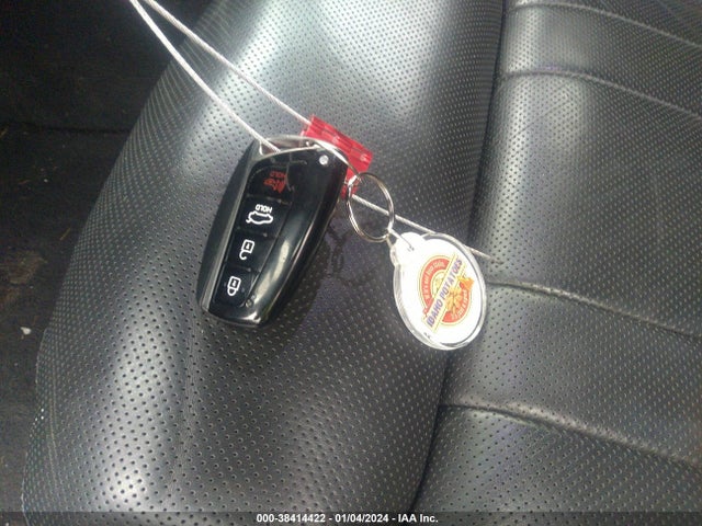 Hyundai Genesis 3.8 2016 KMHGN4JE2GU122004 Image 11