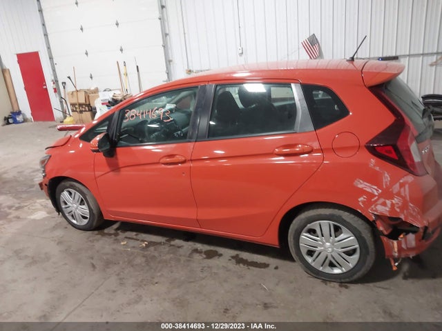 Honda FIT LX 2018 3HGGK5H49JM700144 Image 15