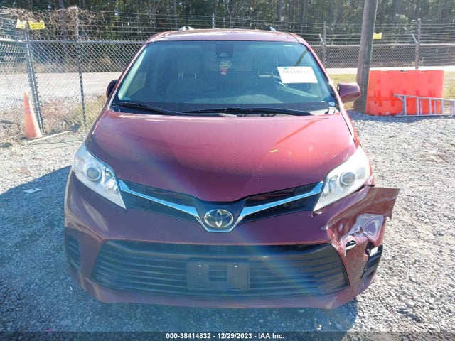 2018 TOYOTA SIENNA LE 8 PASSENGER VIN: 5TDKZ3DC9JS938520