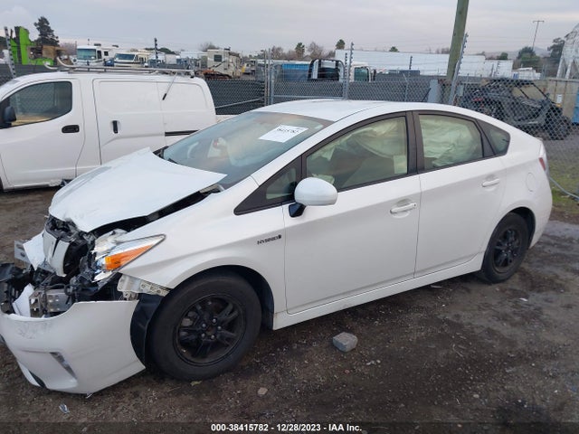 Toyota Prius Two 2015 JTDKN3DU0F0406877 Image 2