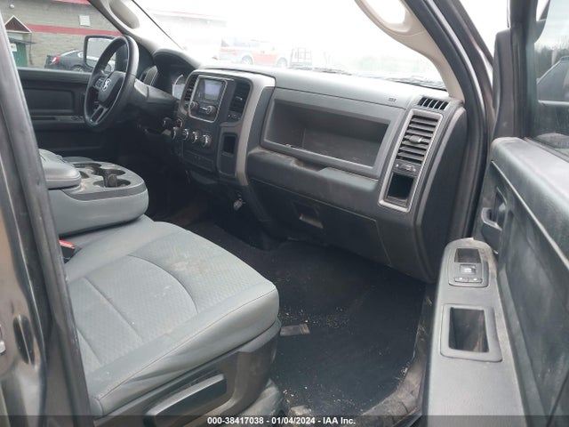 RAM 1500 Express Quad Cab 4x4 6'4 Box 2018 1C6RR7FT2JS256886 Image 5
