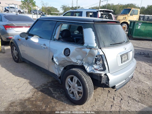 2006 MINI COOPER WMWRC33506TK72527 Photo 2