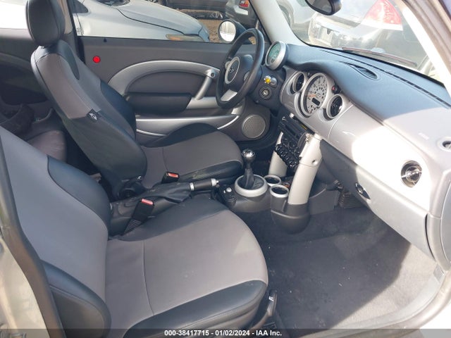 2006 MINI COOPER WMWRC33506TK72527 Photo 4