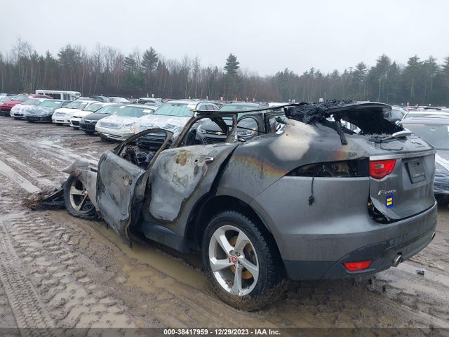 2017 JAGUAR F-PACE SADCJ2BV0HA060854 Photo 2