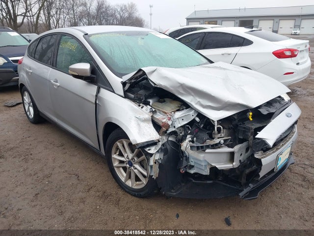 Ford FOCUS SE 2015 1FADP3K2XFL234480 Image 6