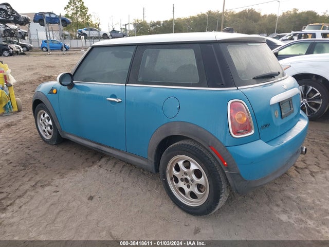 2009 MINI COOPER WMWMF33529TW70151 Photo 2