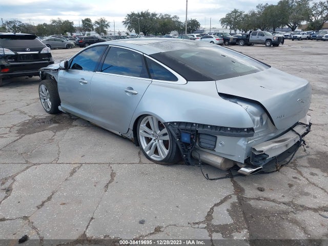 2011 JAGUAR XJ SAJWA2GB1BLV02691 Photo 2