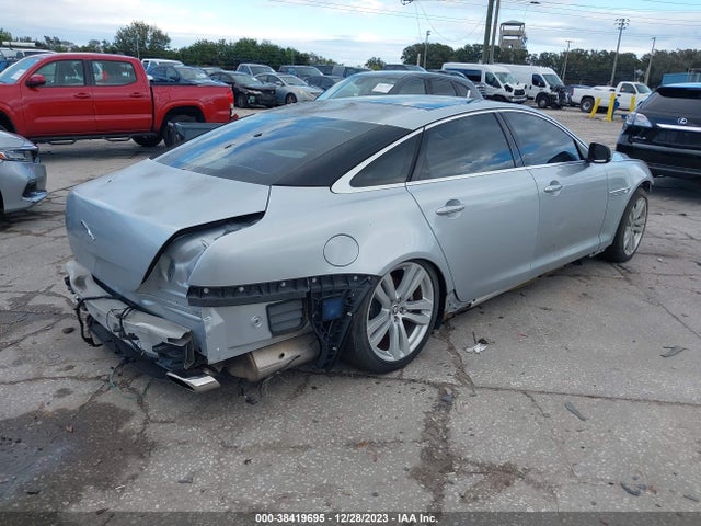 2011 JAGUAR XJ SAJWA2GB1BLV02691 Photo 3