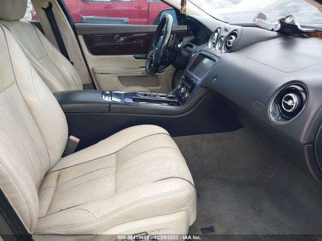 2011 JAGUAR XJ SAJWA2GB1BLV02691 Photo 4