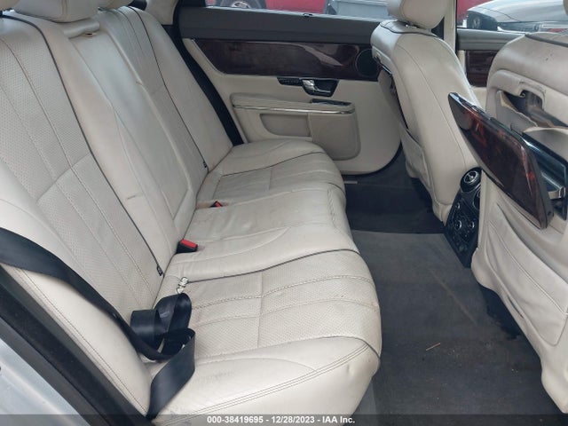 2011 JAGUAR XJ SAJWA2GB1BLV02691 Photo 7