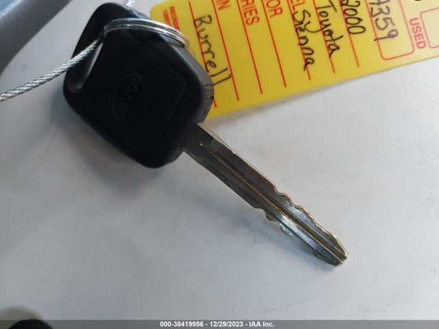 2000 TOYOTA SIENNA XLE VIN: 4T3ZF13C3YU305355
