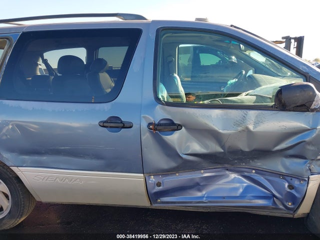 2000 TOYOTA SIENNA XLE VIN: 4T3ZF13C3YU305355