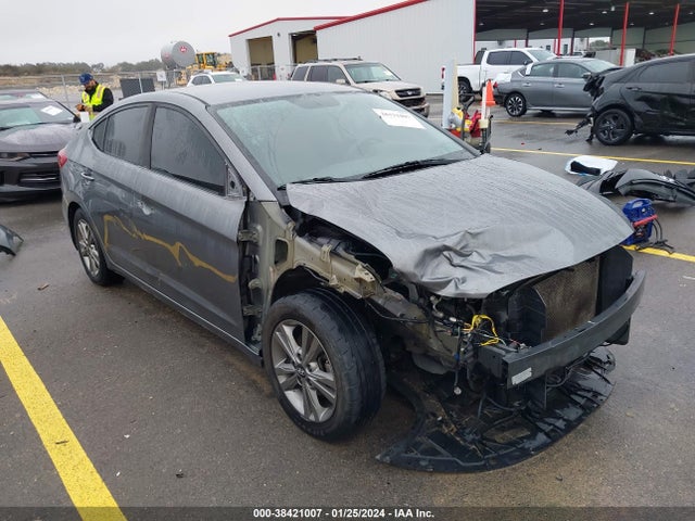 2018 5NPD84LF4JH312554 main image