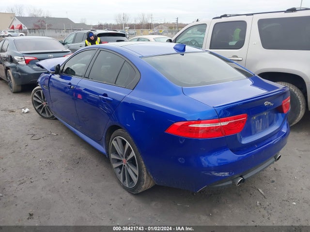 2018 JAGUAR XE SAJAL4EV8JCP22664 Photo 2