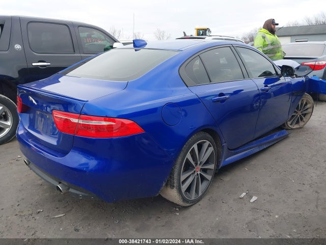 2018 JAGUAR XE SAJAL4EV8JCP22664 Photo 3