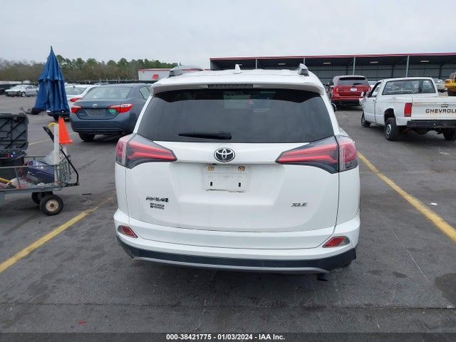Toyota Rav4 Xle 2018 JTMWFREV8JJ741333 Image 16