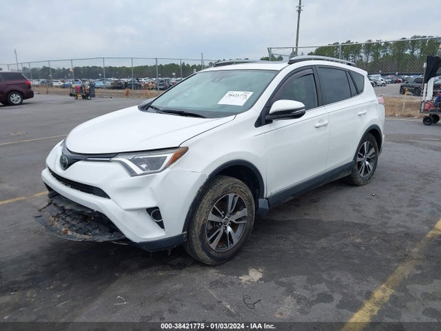 Toyota Rav4 Xle 2018 JTMWFREV8JJ741333 Image 2