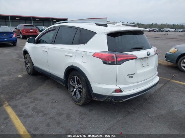 Toyota Rav4 Xle 2018 JTMWFREV8JJ741333 Image 3