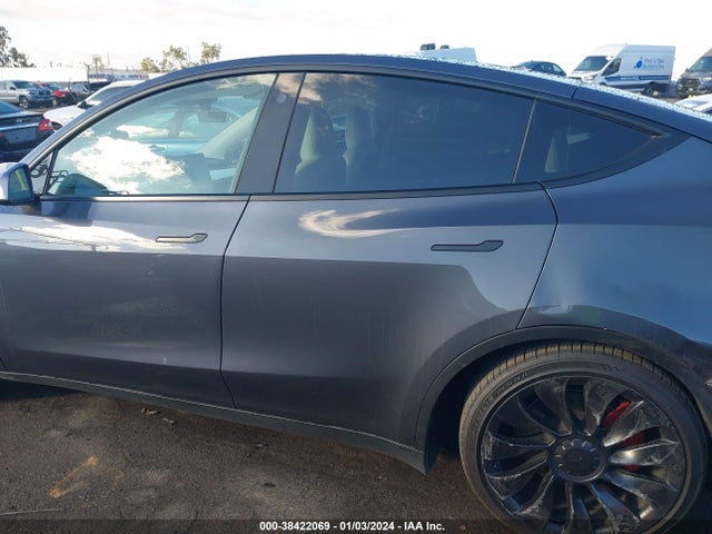 7SAYGDEF4NF524136 Tesla Model Y Performance Dual Motor All-wheel Drive