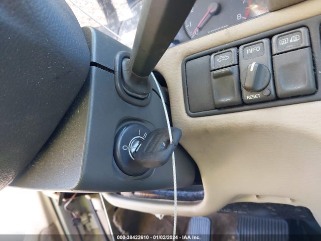 2000 VOLVO S70 SE VIN: YV1LS61J3Y2656477
