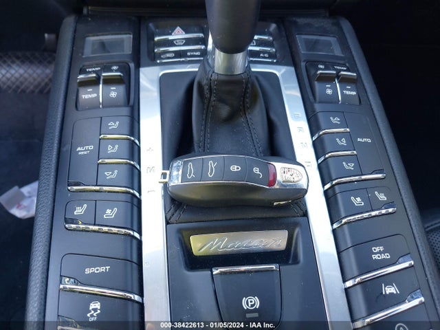 2017 PORSCHE MACAN WP1AA2A5XHLB82029 Photo 10