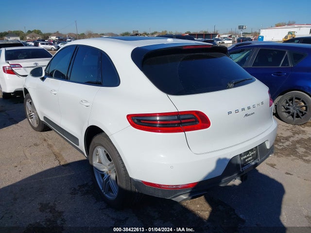 2017 PORSCHE MACAN WP1AA2A5XHLB82029 Photo 2