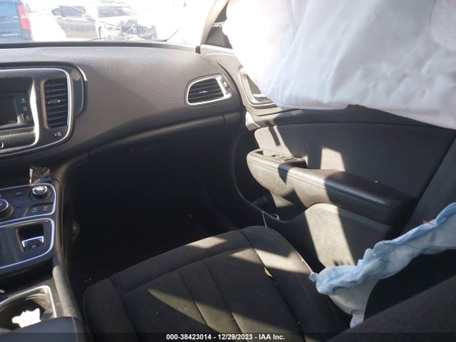 Chrysler 200 Limited 2015 1C3CCCAB0FN541619 Image 5
