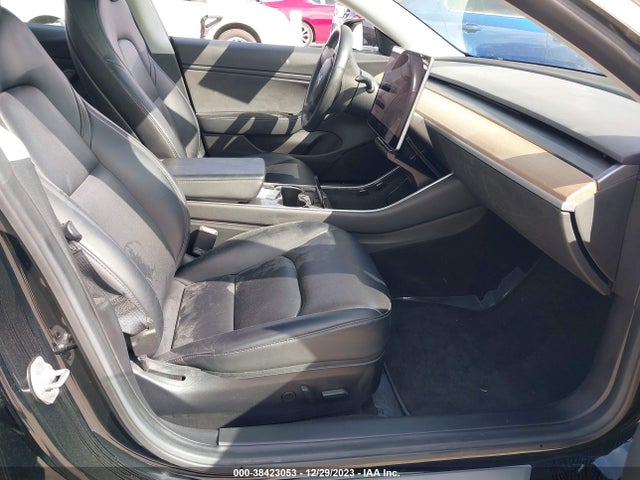 2019 TESLA MODEL 3 5YJ3E1EA0KF193213 Photo 4