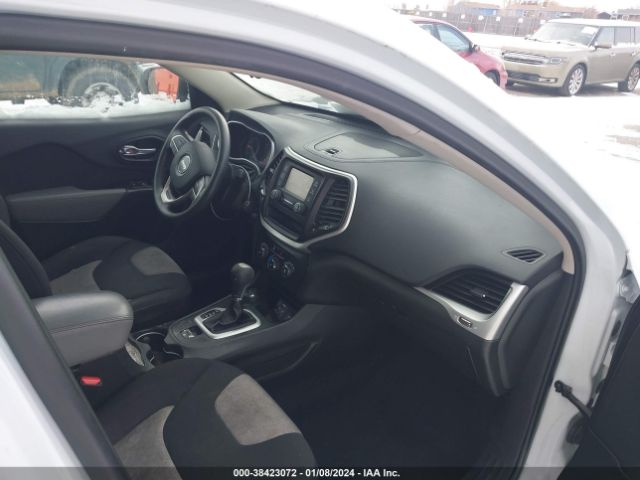 1C4PJMAB6EW166160 Jeep Cherokee Sport