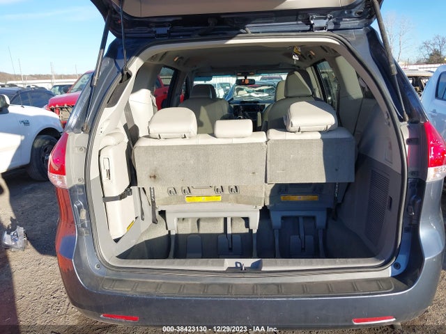 2014 TOYOTA SIENNA XLE V6 8 PASSENGER VIN: 5TDYK3DC4ES422361