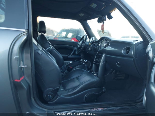 2005 MINI COOPER S WMWRE33505TL10797 Photo 5