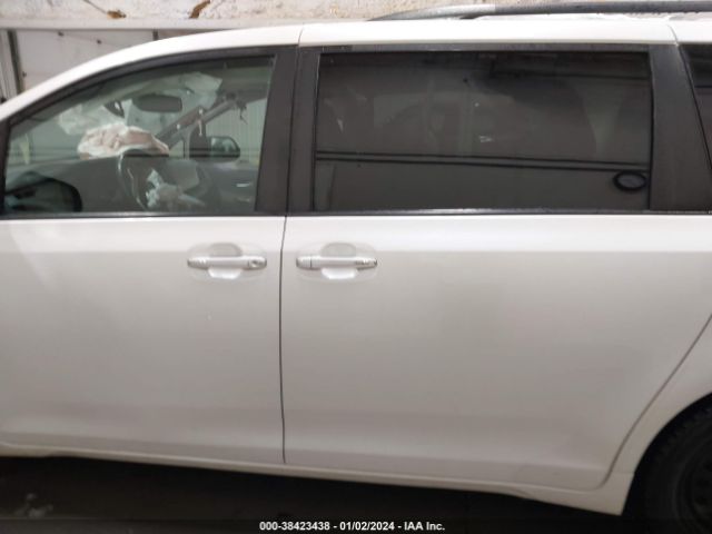 5TDDK3DC1FS117982 Toyota Sienna Limited Premium 7 Passenger