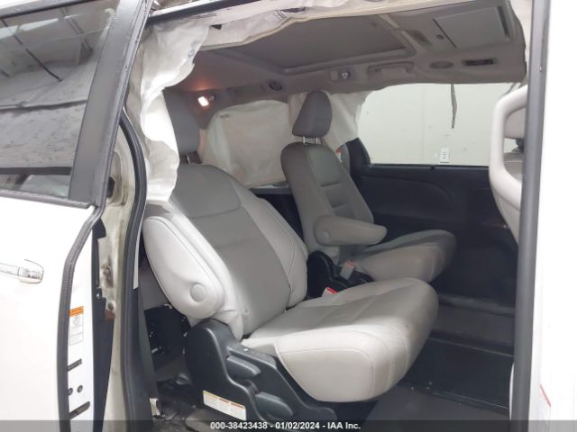 5TDDK3DC1FS117982 Toyota Sienna Limited Premium 7 Passenger