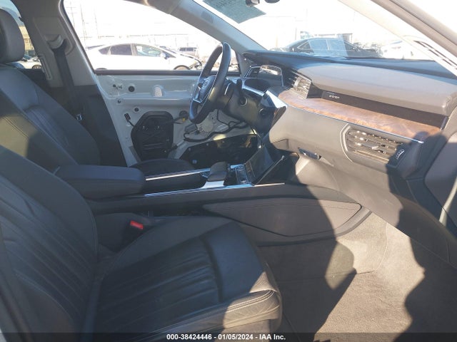WA1LAAGE7KB024301 Audi E-tron Premium Plus