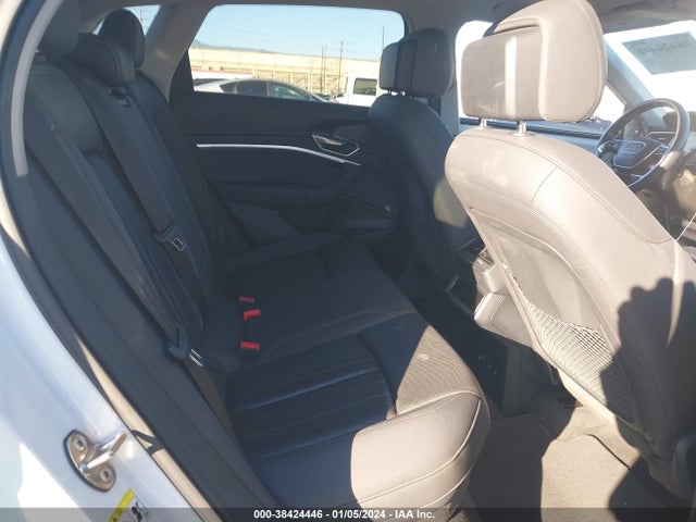 WA1LAAGE7KB024301 Audi E-tron Premium Plus