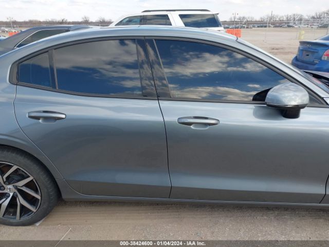 7JRA22TK9KG010688 Volvo S60 T6 Momentum