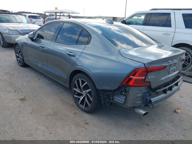 7JRA22TK9KG010688 Volvo S60 T6 Momentum