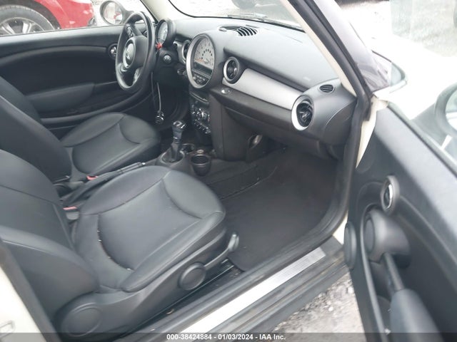 2014 MINI CLUBMAN WMWZF3C56ET493166 Photo 4