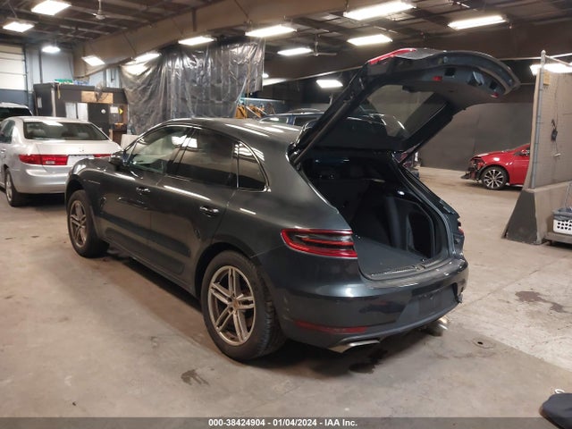 2018 PORSCHE MACAN WP1AA2A5XJLB09779 Photo 2