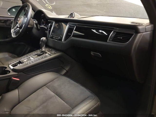 2018 PORSCHE MACAN WP1AA2A5XJLB09779 Photo 4