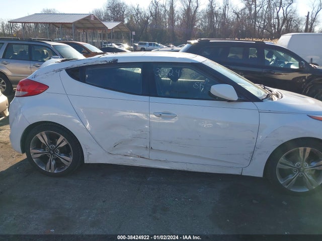2017 HYUNDAI VELOSTER VALUE EDITION VIN: KMHTC6AD6HU324014