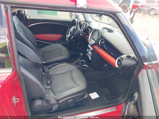 2010 MINI COOPER CLUBMAN WMWML3C59ATX38118 Photo 4