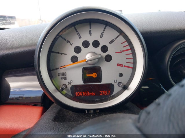 2010 MINI COOPER CLUBMAN WMWML3C59ATX38118 Photo 6