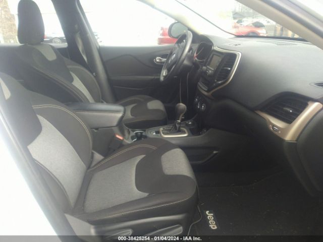 1C4PJMAB4FW626739 Jeep Cherokee Sport