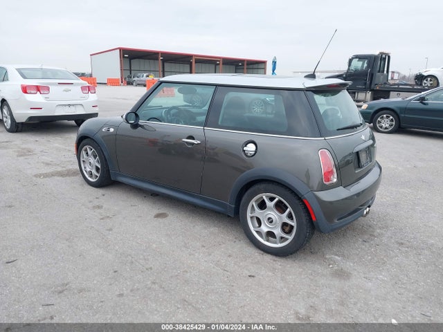 2006 MINI COOPER S WMWRE33546TJ48433 Photo 2
