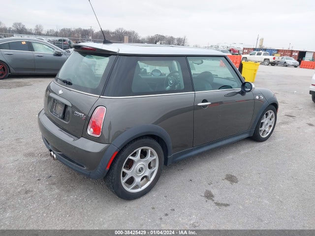 2006 MINI COOPER S WMWRE33546TJ48433 Photo 3