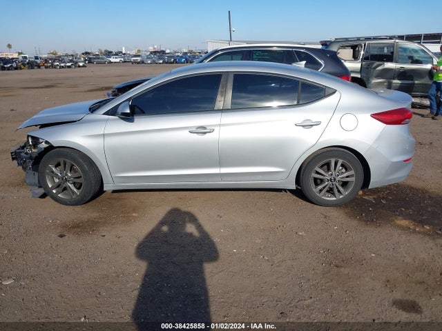 2018 HYUNDAI ELANTRA SEL VIN: 5NPD84LF7JH305520