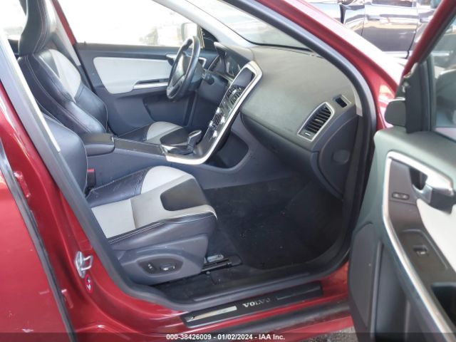 2017 VOLVO XC60 YV449MRR9H2016064 Photo 4